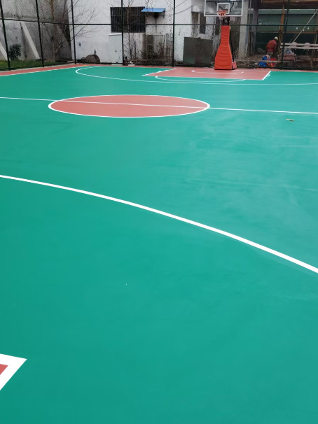 永川 球场长期使用易出现地面开裂